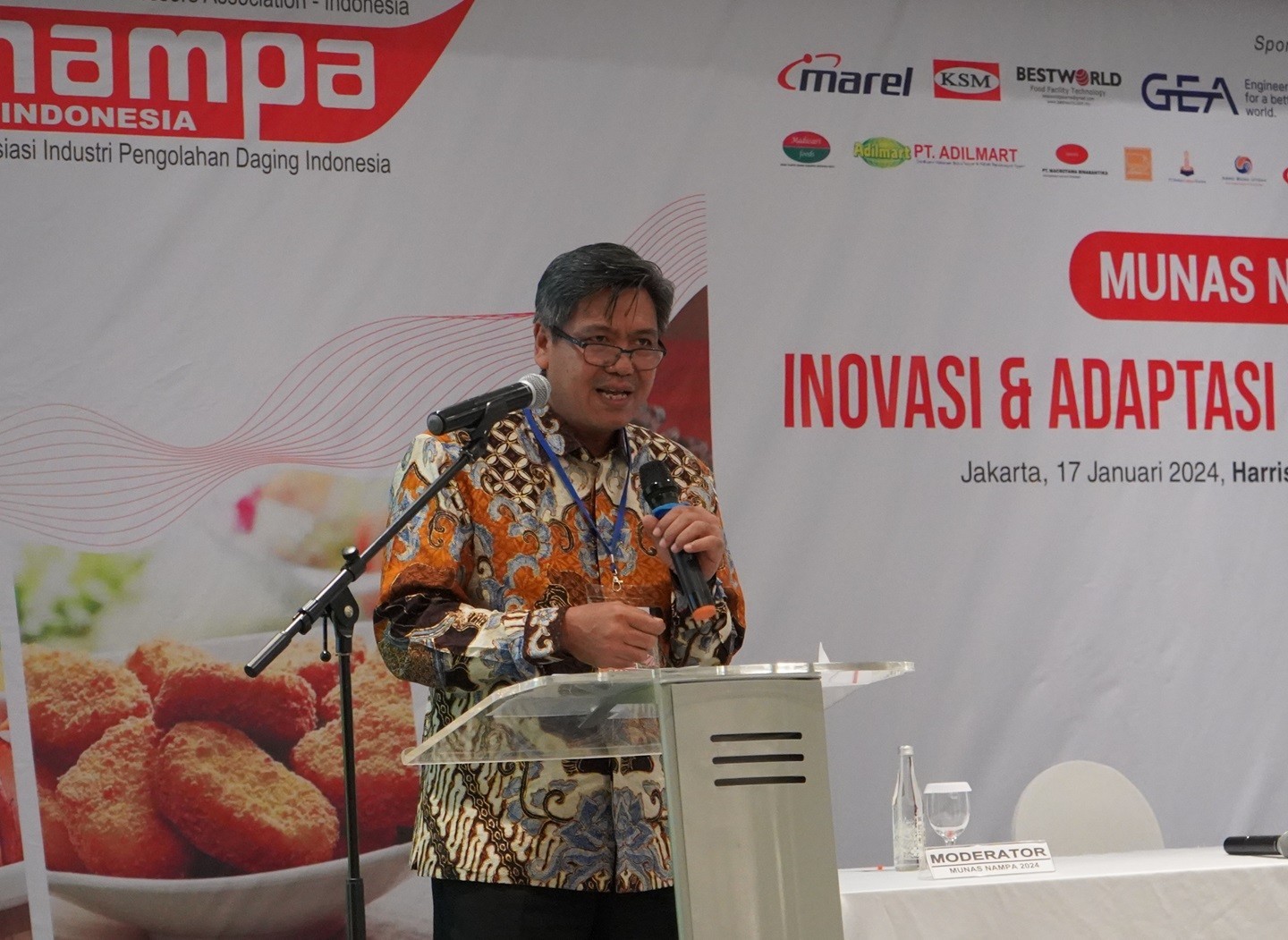 Memberi sambutan