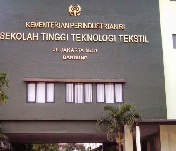 VLOG #3 - KAMPUS PALING CANGGIH BELAJAR TEKSTIL - POLITEKNIK STTT BANDUNG #vokasiindustri [Vokasi#3]