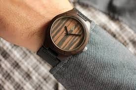 Kemenperin Angkat Pamor Jam Tangan Kayu Berbasis Kearifan Lokal