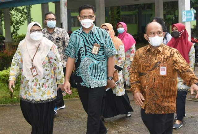 KSP Kunjungi  SMK SMAK Padang